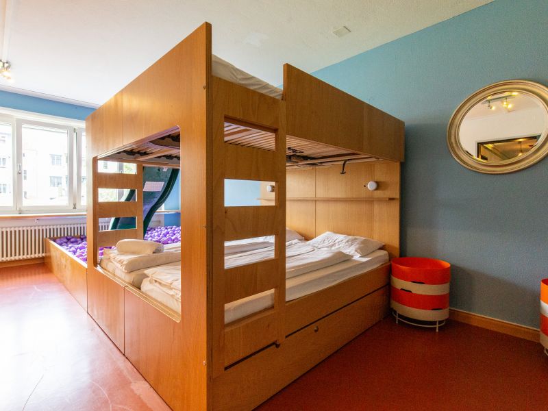 Familienzimmer Mit Rutsche Und Ballebad Hyve