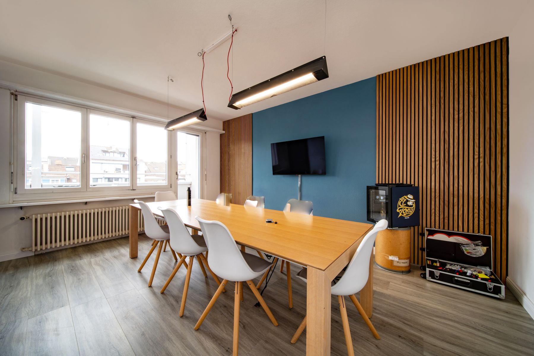 Meeting room for up to 10 people